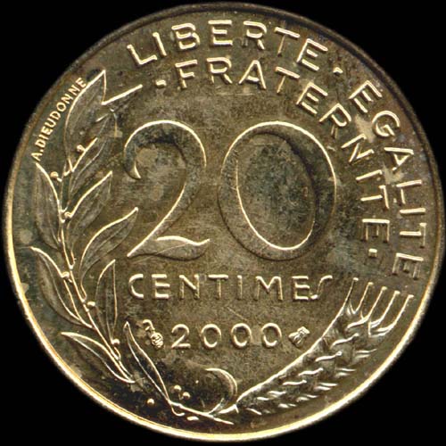 Pice de 20 centimes 2000 avec espace large en plan large