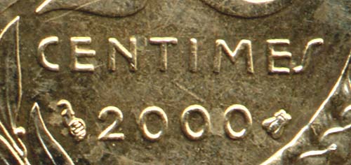Pice de 20 centimes 2000 avec espace large en gros plan