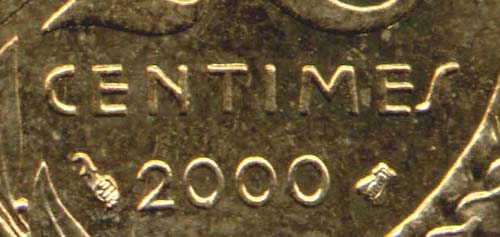 Pice de 20 centimes 2000 avec espace normal en gros plan