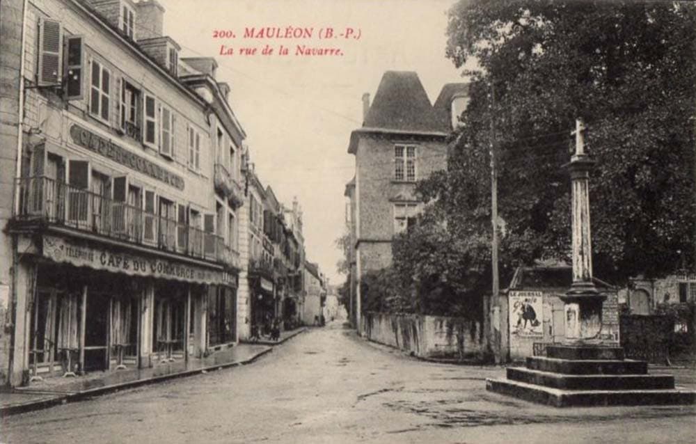 Un Caf� du Commerce � Maul�on
