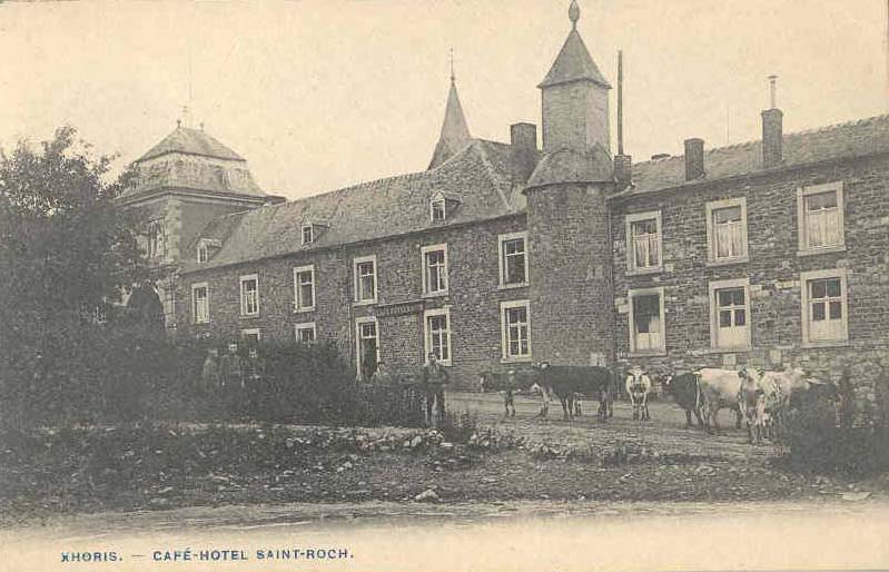 Un Caf�-H�tel Saint-Roch � Ferri�res sur une carte postale ancienne