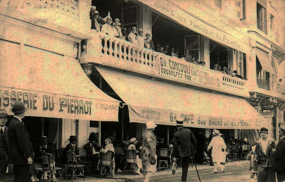 Un Grand Caf� des Bains aux Sables-d'Olonne
