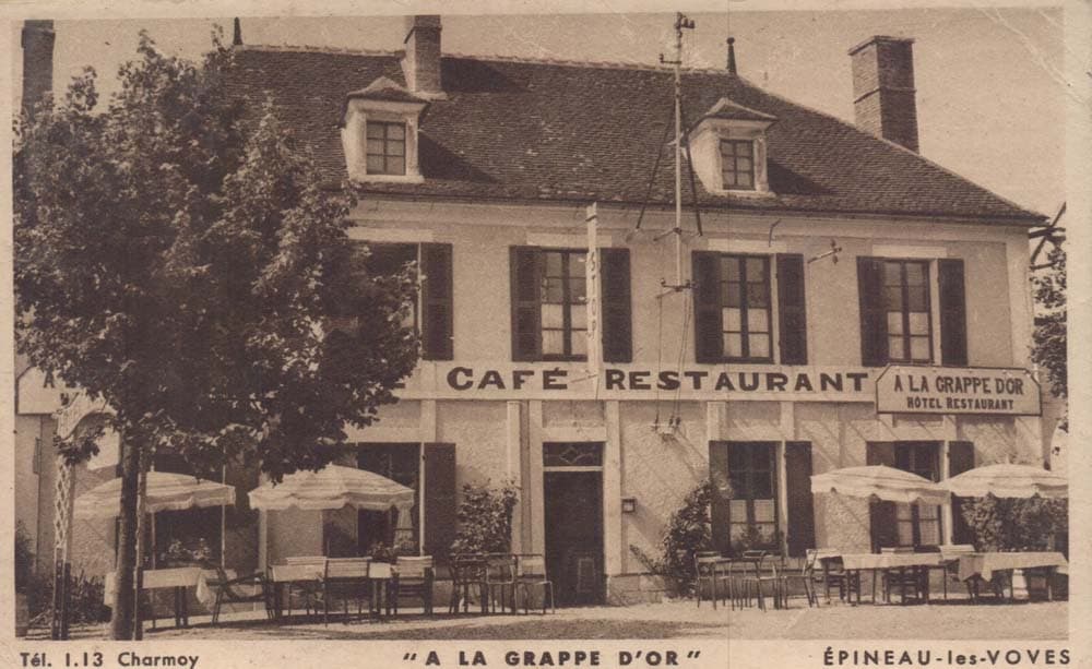 Un café restaurant A La Grappe d'Or à Epineau-les-Vosges