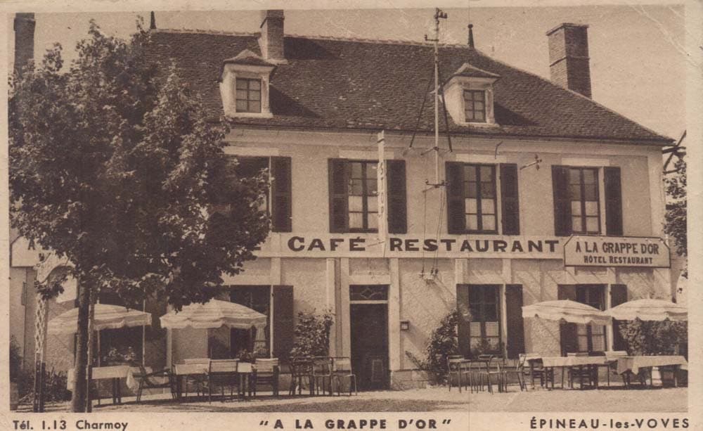 Un caf� restaurant A La Grappe d'Or � Epineau-les-Vosges