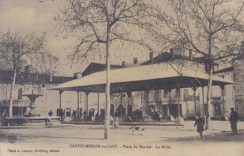 Castelmoron (Lot-et-Garonne - 47) - Place du March� - La Halle