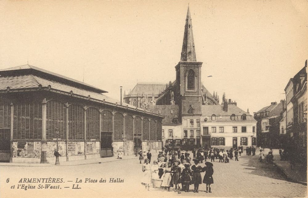 Armenti�res (59280 - Nord) - Place des Halles et l'Eglise Saint-Waast