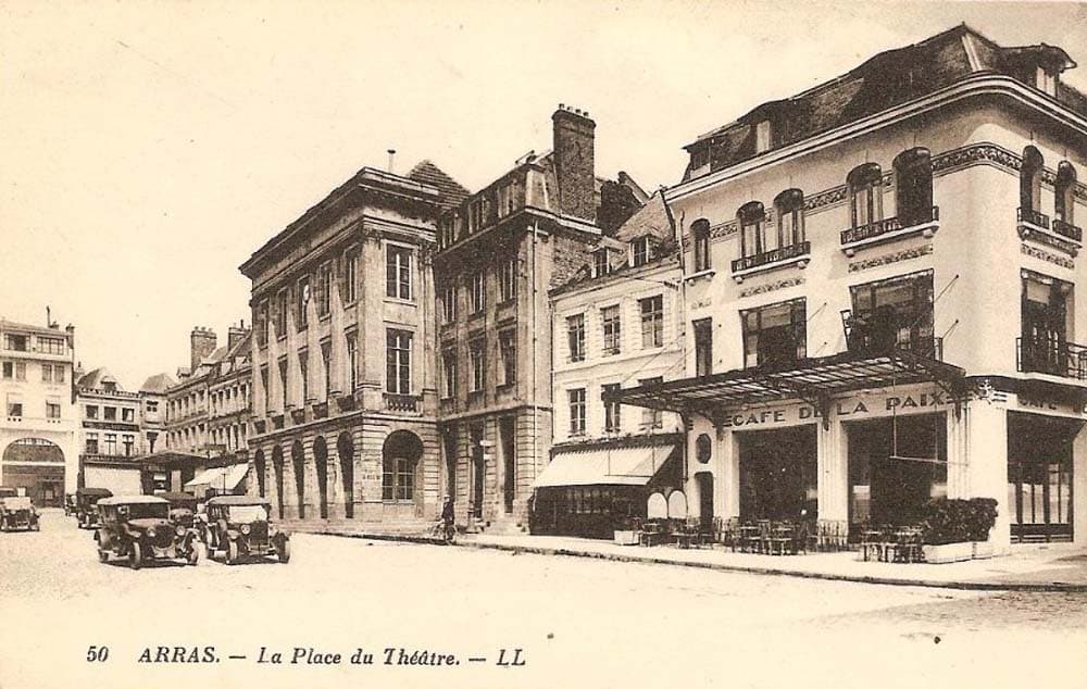 Arras (62000 - Pas-de-Calais) - La Place du Th��tre et le Caf� de la Paix