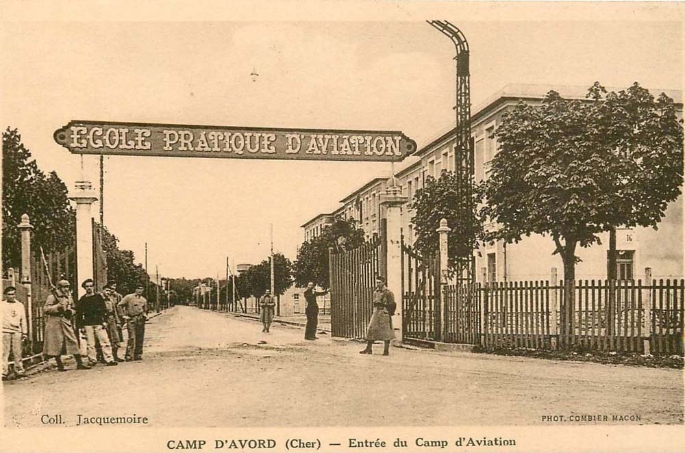 Avord (18520 - Cher) - Entr�e du Camp D'Aviation