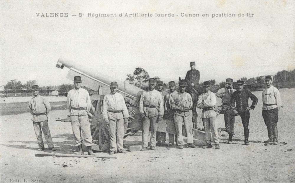 Carte postale ancienne: Valence - 5e R�giment d'Artillerie lourde - Canon en position de tir