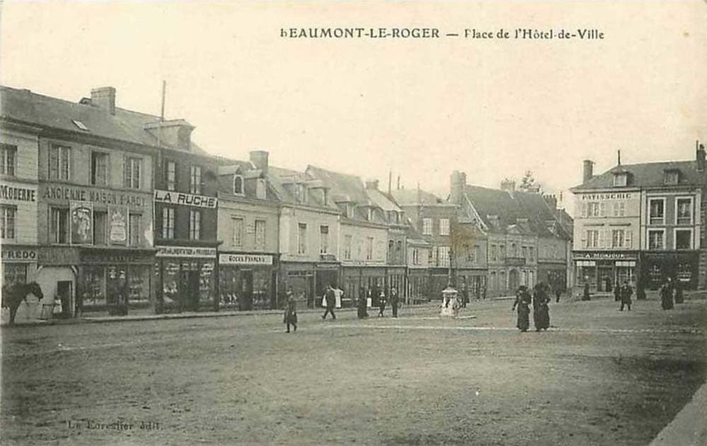 Beaumont-le-Roger (27170 - Eure) - Place de l'H�tel de Ville