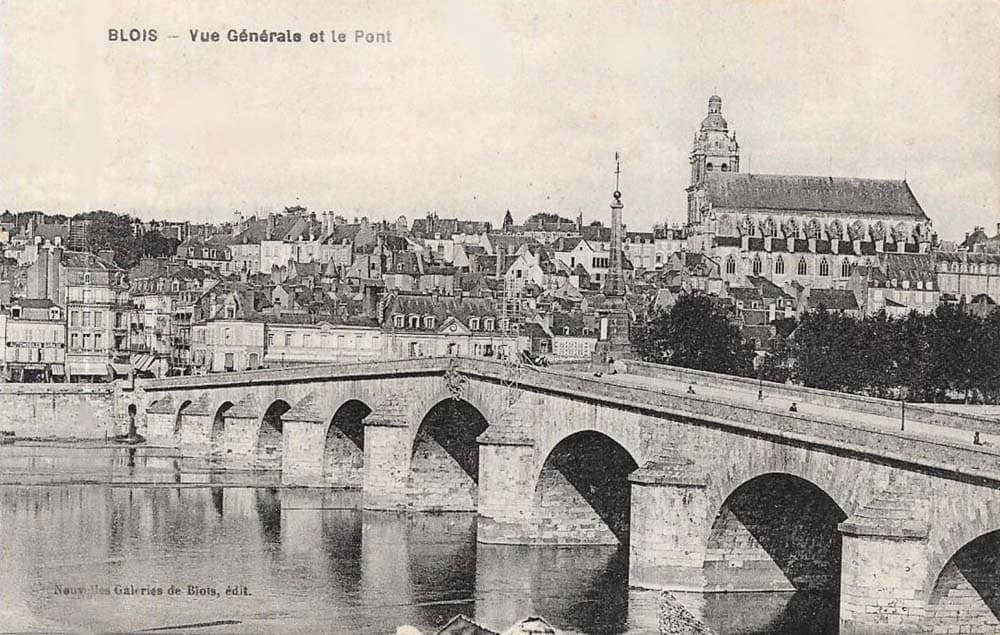 Blois (41000 - Loir-et-Cher) - Vue g�n�rale et le Pont