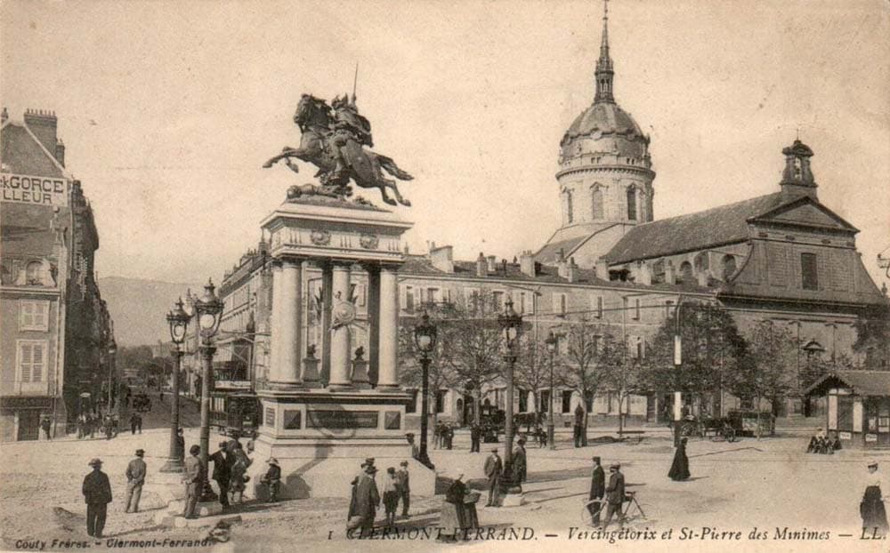 Clermont-Ferrand (63000 - Puy-de-D�me) - Vercing�torix et Saint-Pierre des Minimes.