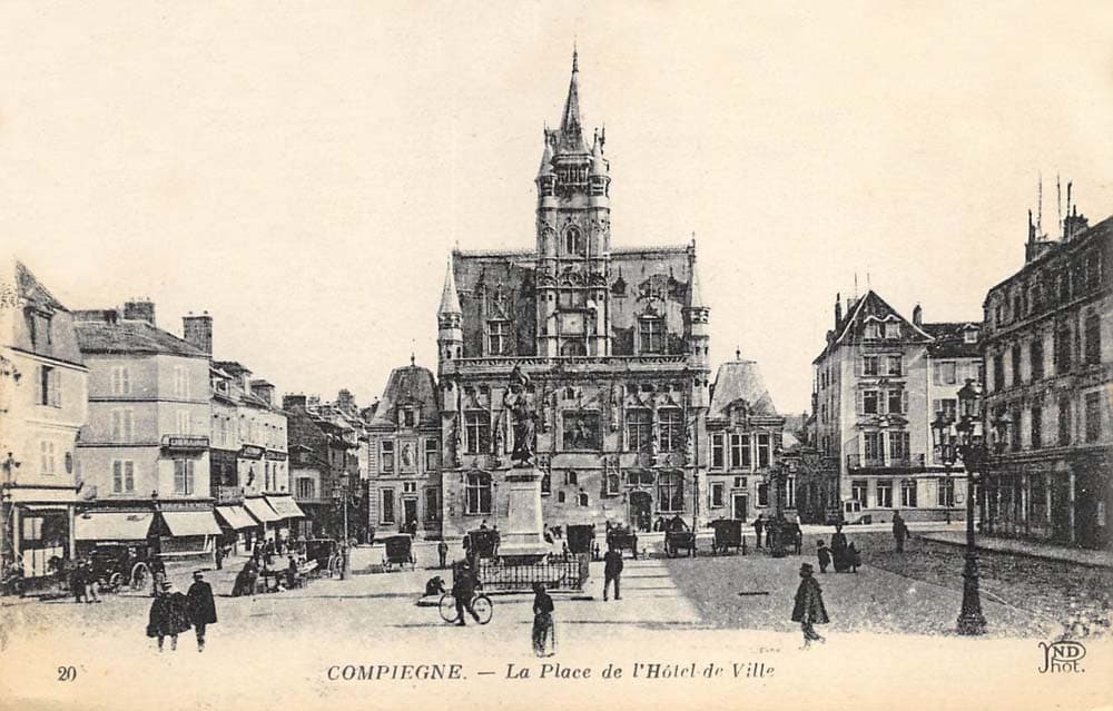 Compi�gne (60200 - Oise) - Place de l'H�tel de Ville