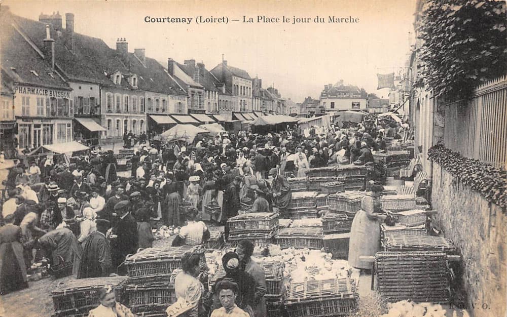 Courtenay (45320 - Loiret) - La Place un jour de March�