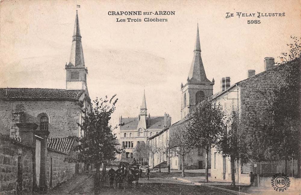 Craponne-sur-Arzon (43500 - Haute-Loire) - Les Trois Clochers