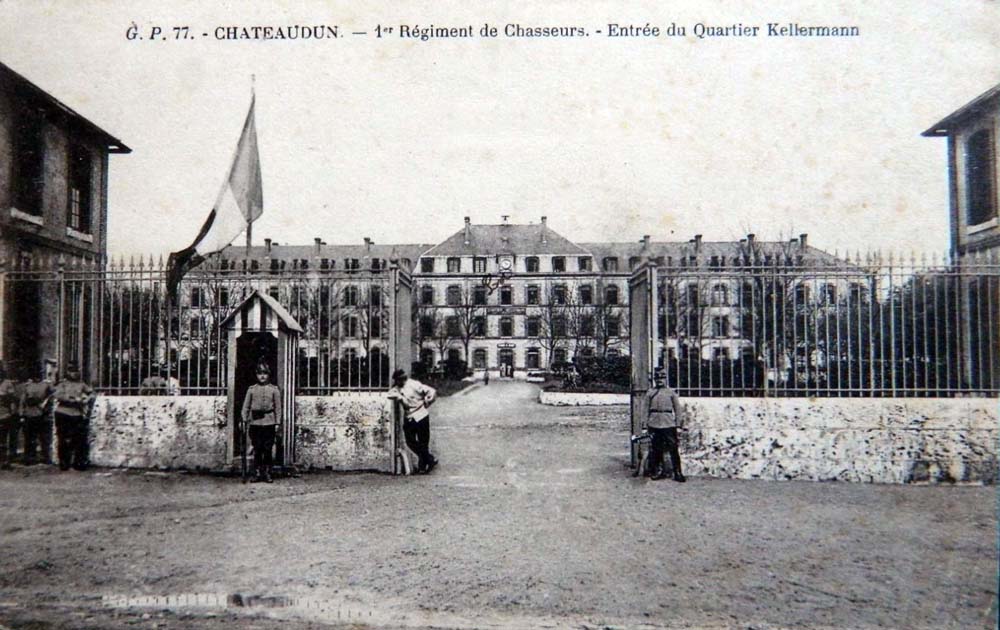 1er R�giment de Chasseurs - Ch�teaudun - Entr�e du Quartier Kellermann.