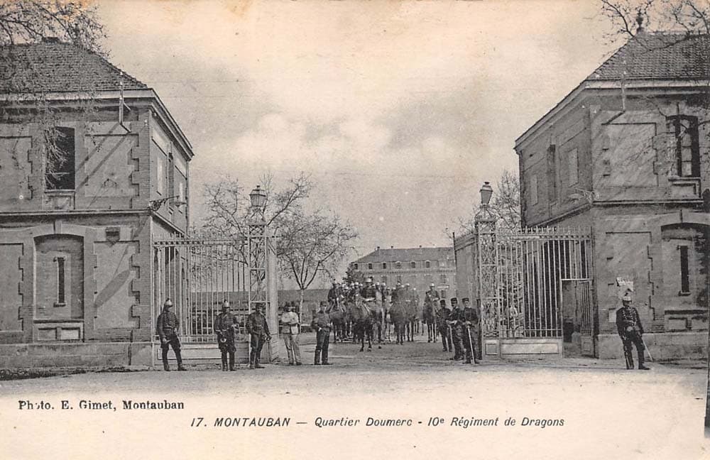 Montauban - Quartier Doumerc - 10e R�giment de Dragons.