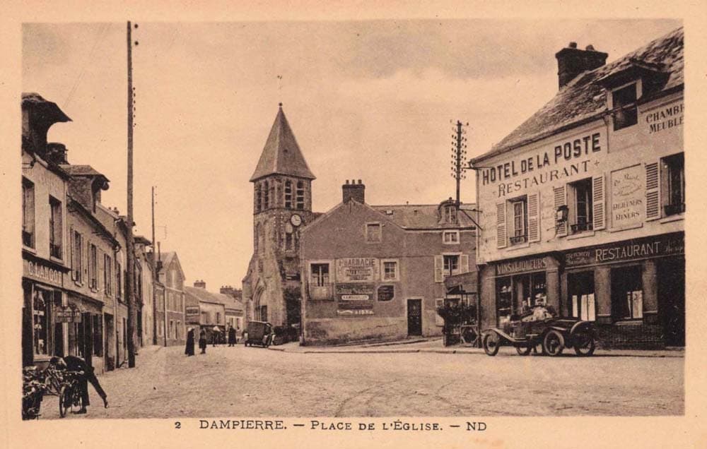 Dampierre-en-Yvelines (78720 - Yvelines) - Place de l'Eglise
