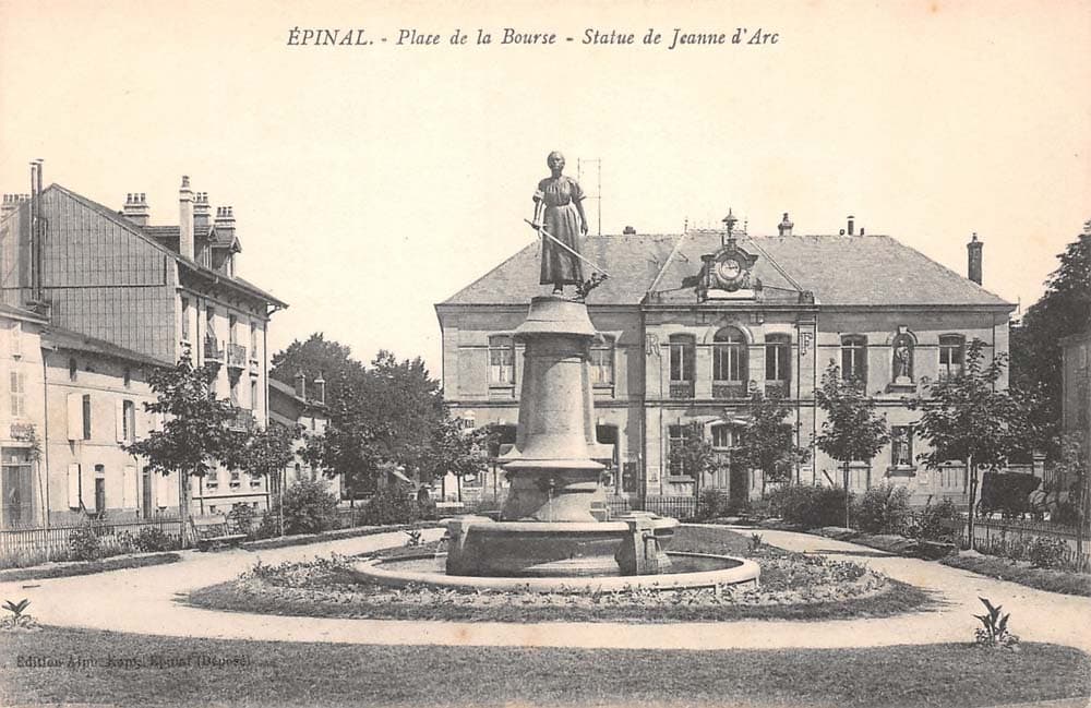 Epinal (88000 - Vosges) - Place de la Bourse - Statue de Jeanne d'Arc