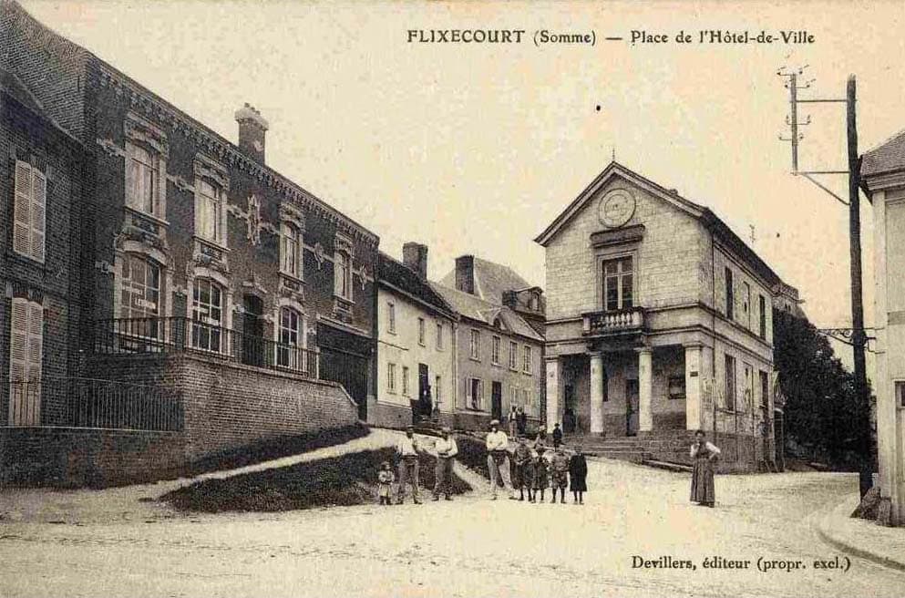 Flixecourt (80420 - Somme) - Place de l'Hôtel de Ville