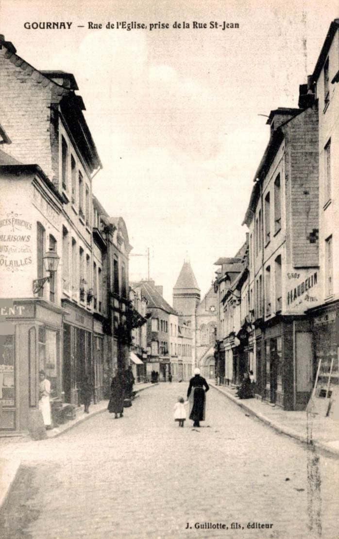 Gournay-en-Bray - La Rue de l'Eglise prise de la Rue Saint-Jean
