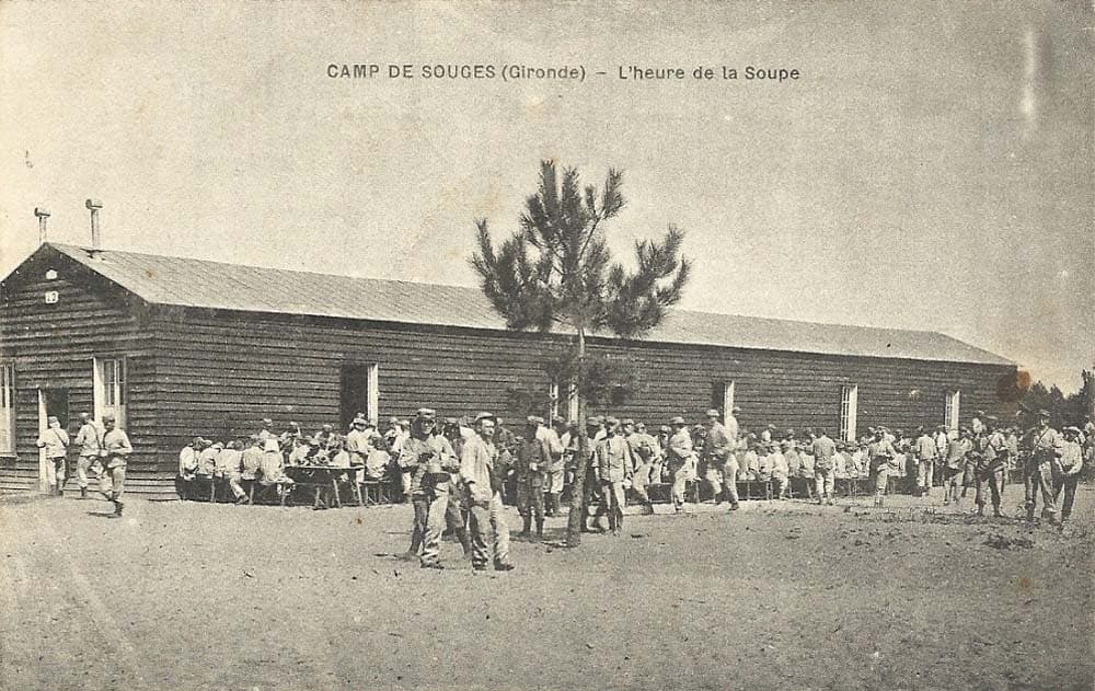 Camp de Souges (Gironde) - l'heure de la Soupe