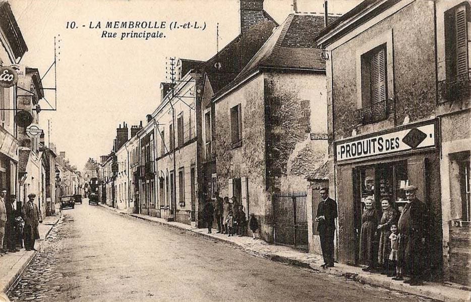 Un magasin � La Membrolle utilisant l'ancien logo Docks du Centre