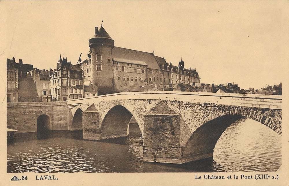 Laval (53000 - Mayenne) - Le Château et le Pont