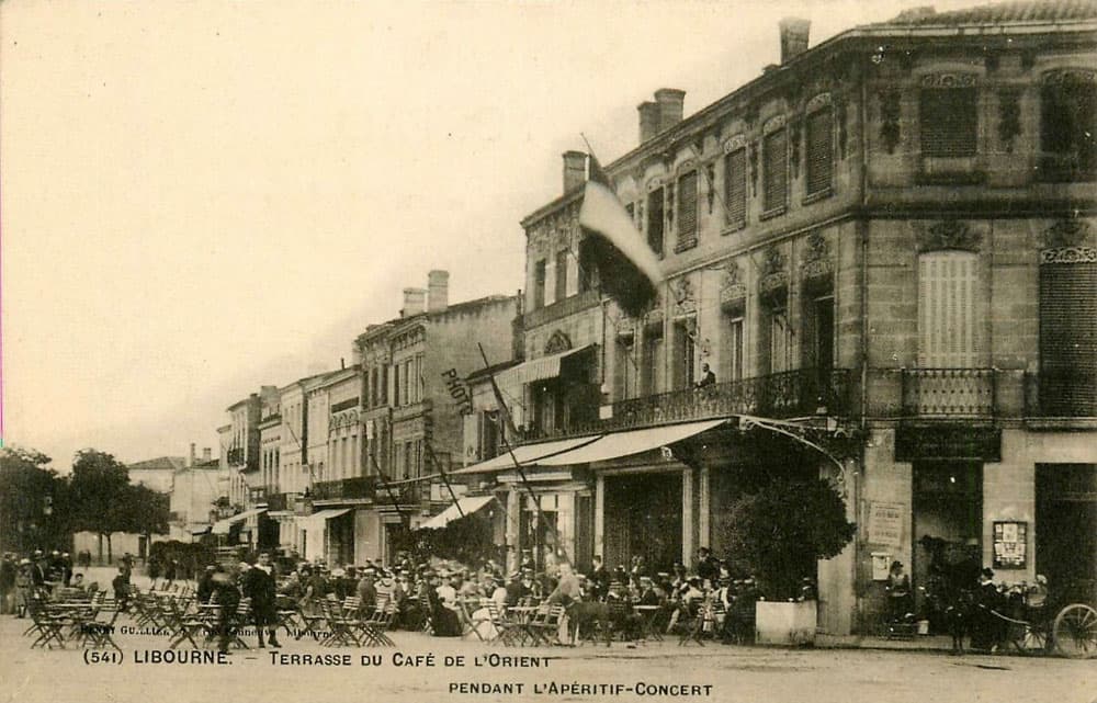 Libourne (33500 - Gironde) - Terrasse du Caf� de l'Orient pendant l'Ap�ritif-Concert