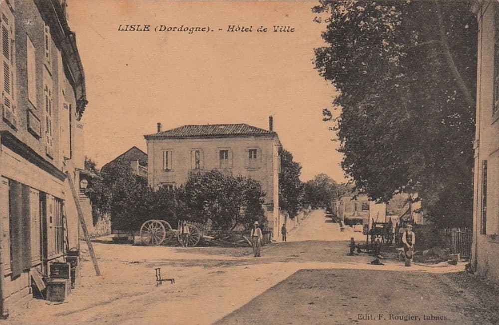 Lisle (24350 - Dordogne) - H�tel de Ville