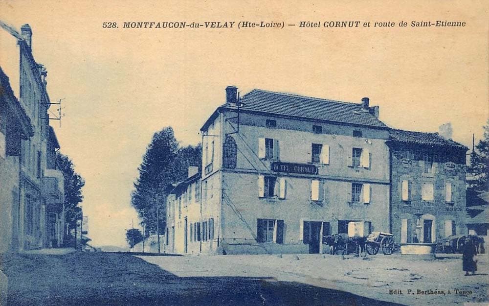 Montfaucon-en-Velay (43290 - Haute-Loire) - H�tel Cornut et Route de Saint-Etienne
