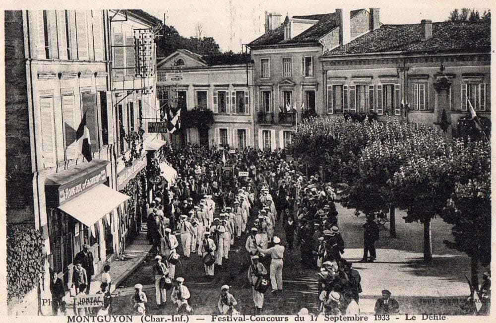 Montguyon (17270 - Charente-Maritime) - Festival-Concours du 17 septembre 1933 - Le Défilé