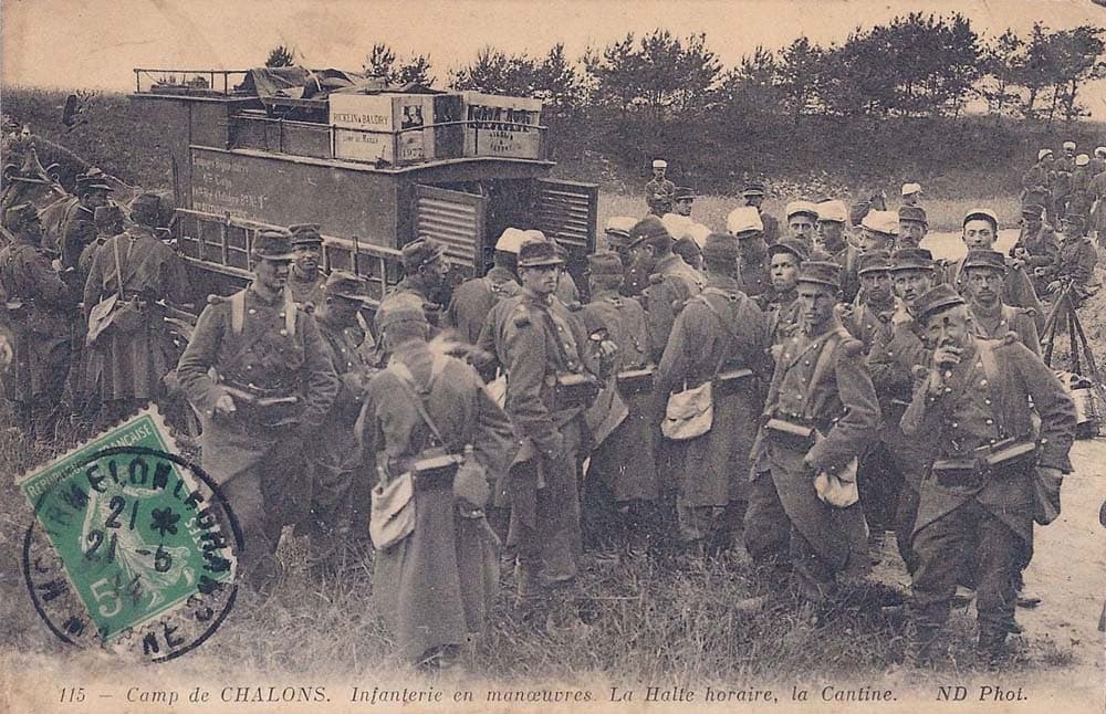 Camp de Chalons - Infanterie en manoeuvres. La Halte horaire. La Cantine. Caisse Ricklin & Baudry