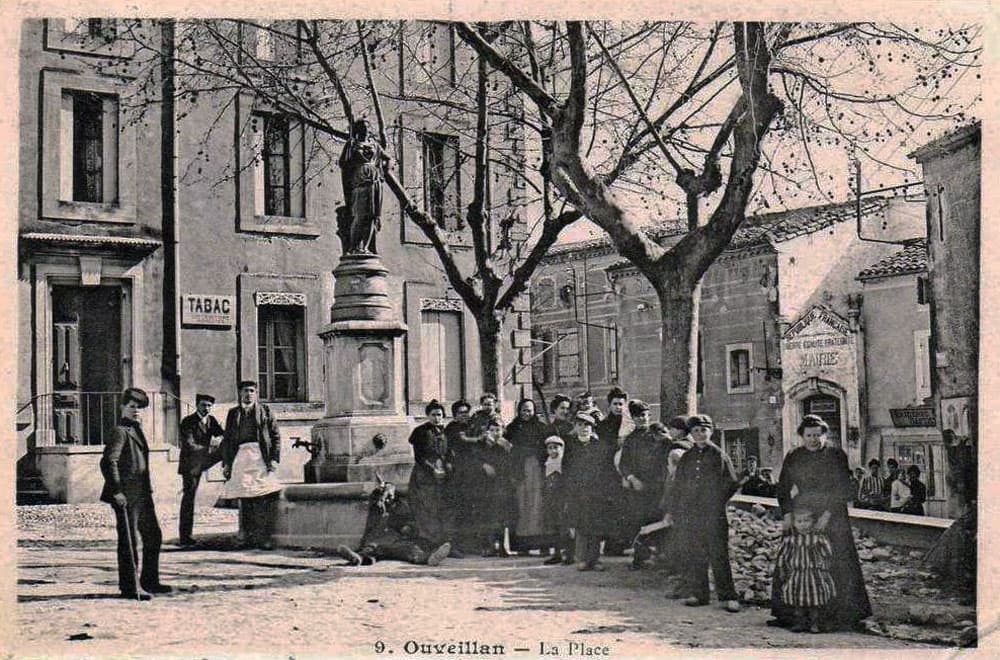 Ouveillan (11120 - Aude) - La Place
