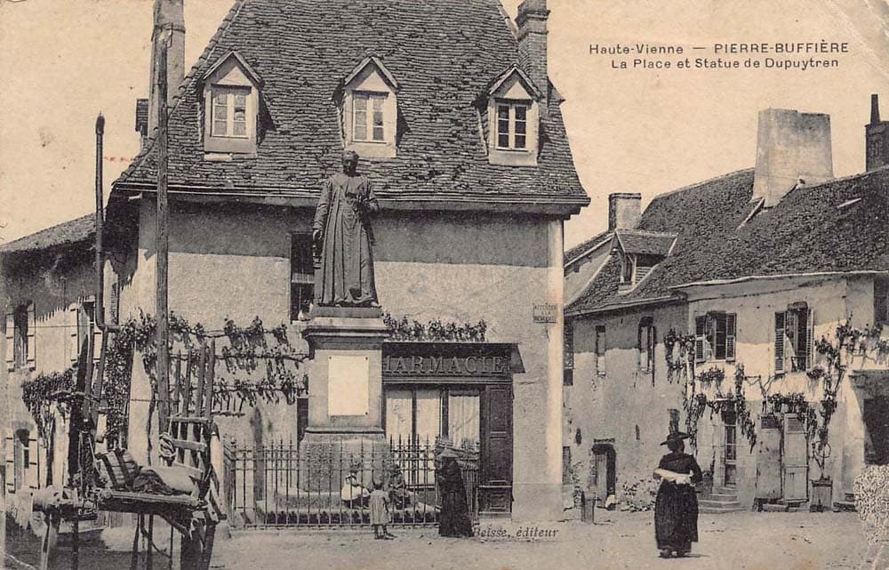 Pierre-Buffi�re (87260 - Haute-Vienne) - Place et Statue de Dupuyfren