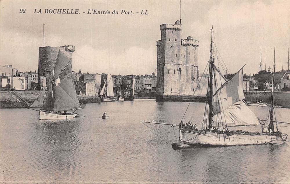 La Rochelle (17000 - Charente-Maritime) - l'entr�e du Port