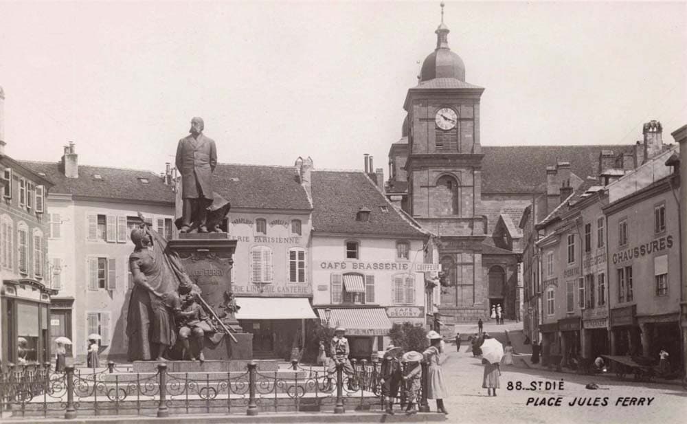 Saint-Di� (88100 - Vosges) - Place Jules Ferry