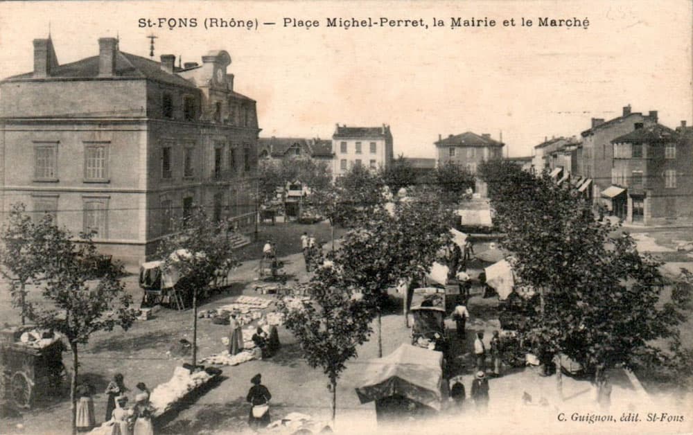 Saint-Fons (69190 - Rh�ne) - PlaceMichel Perret, la Mairie et le March�