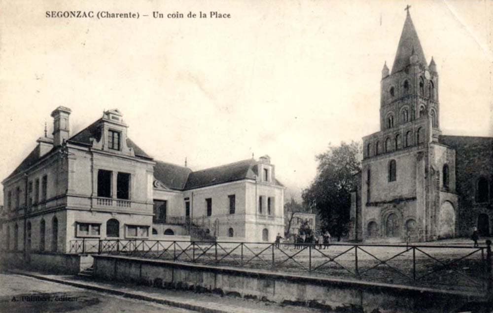 Segonzac (16130 - Charente) - Un coin de la Place