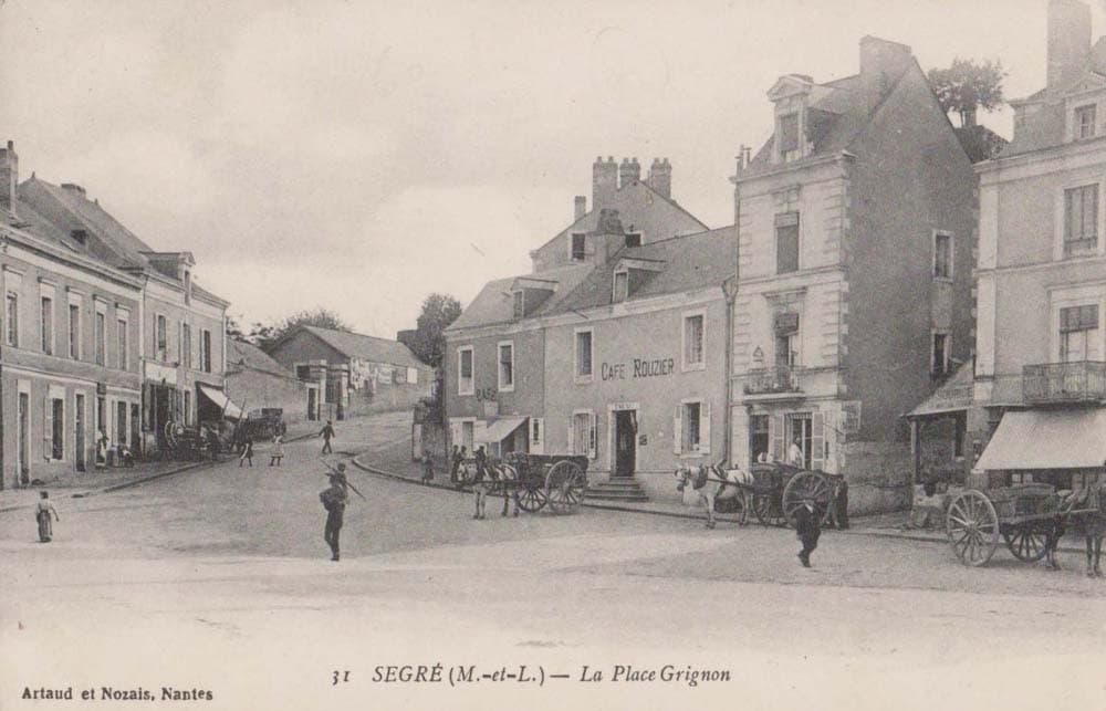 Segr� (49500 - Maine-et-Loire) - Place Grignon