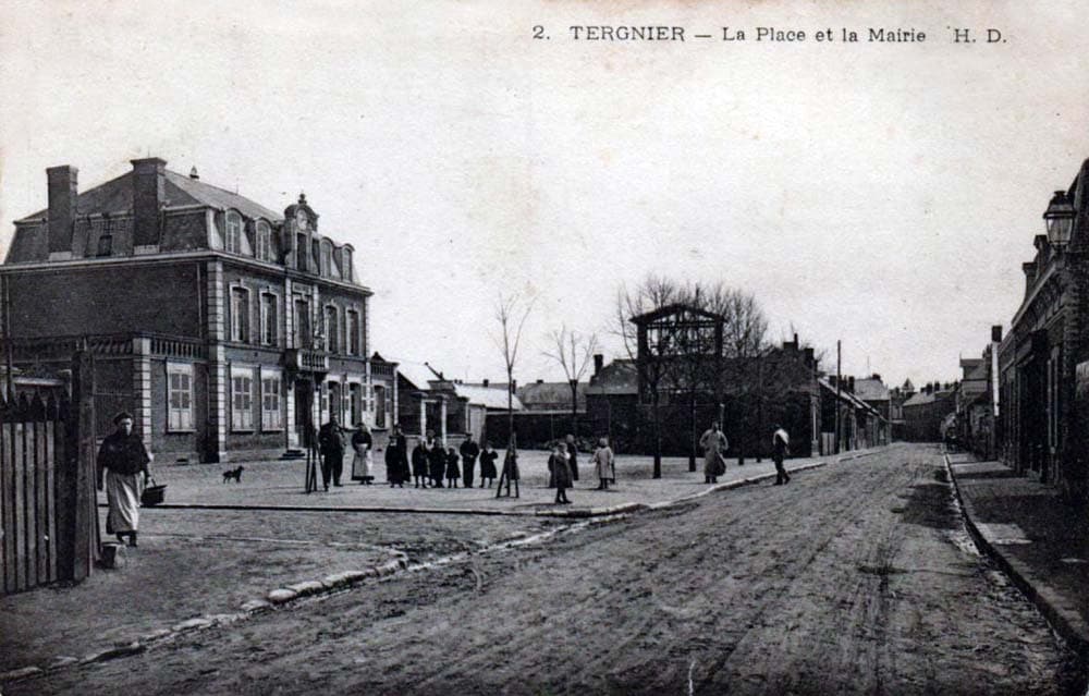 Tergnier (02700 - Aisne) - La Place et la Mairie
