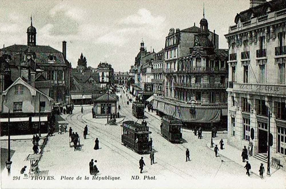 Troyes (10000 - Aube) - Place de la R�publique