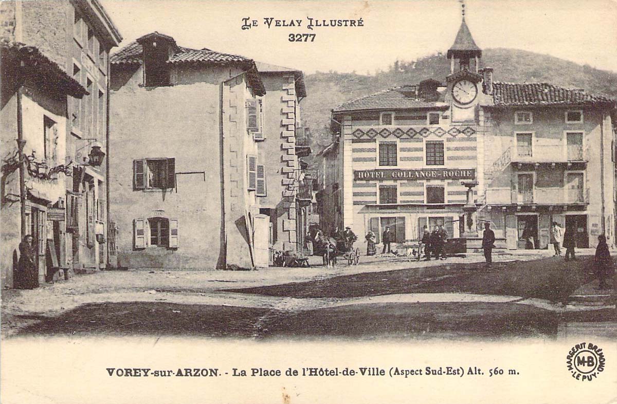 Vorey-sur-Arzon (43800 - Haute-Loire) - Place de l'H�tel de Ville - H�tel Collange-Roche