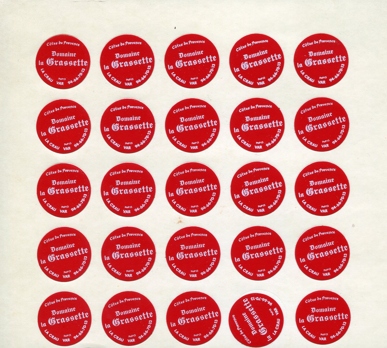Fragment de feuille d'impression portant 25 autocollants C�tes de Provence - Domaine la Grassette - La Crau - Var - 94.66.70.13
