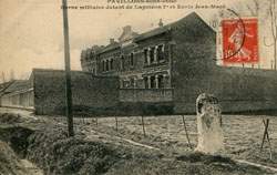 Pavillons-sous-Bois - Borne militaire datant de Napol�on Ier et Ecole Jean-Mac�