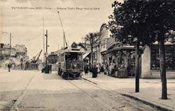 Pavillons-sous-Bois - L'Avenue Victor Hugo vers la Gare