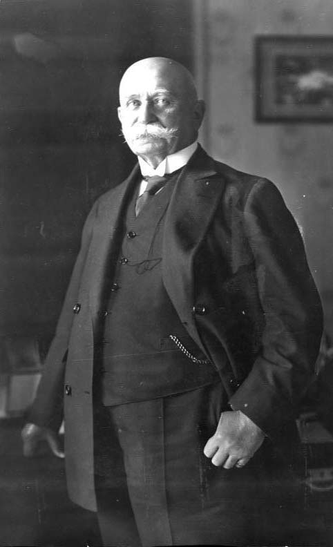 Le comte Ferdinand Adolf August Heinrich von Zeppelin, n� le 8 juillet 1838 � Constance (Grand-duch� de Bade) et mort le 8 mars 1917